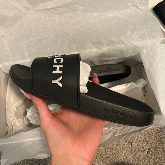GIVENCHY LOGO SLIDES - Picture 5 of 8